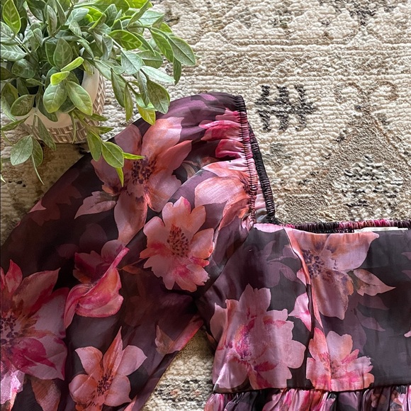 Chic Floral Blouse with Puff Sleeves - Picture 2 of 7